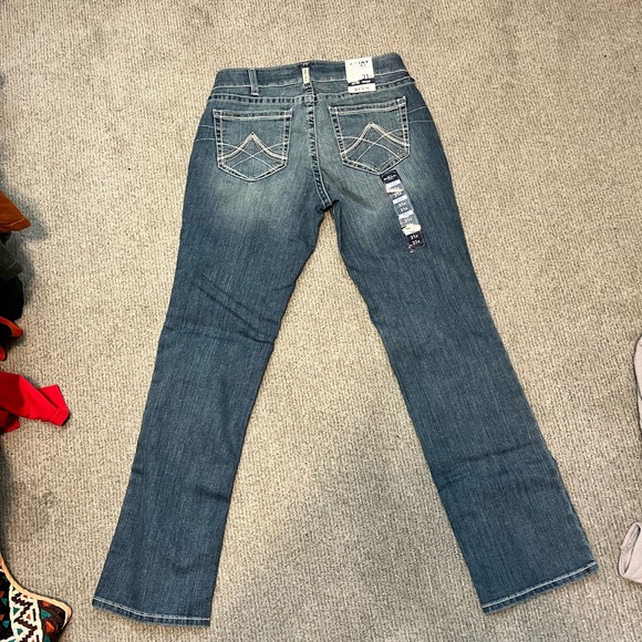 NWT! Women's Ariat Midrise straight leg jeans - Picture 6 of 8
